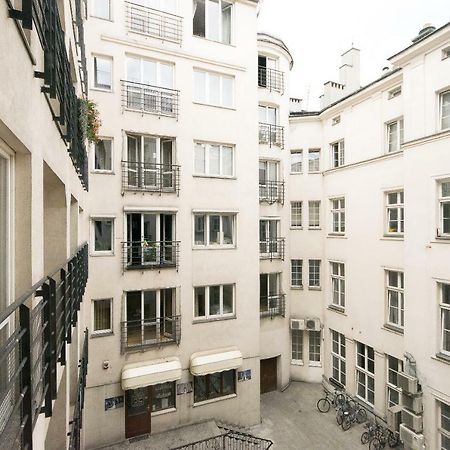 Spacious Apartment In Old Town P4You Pl Красков Екстериор снимка