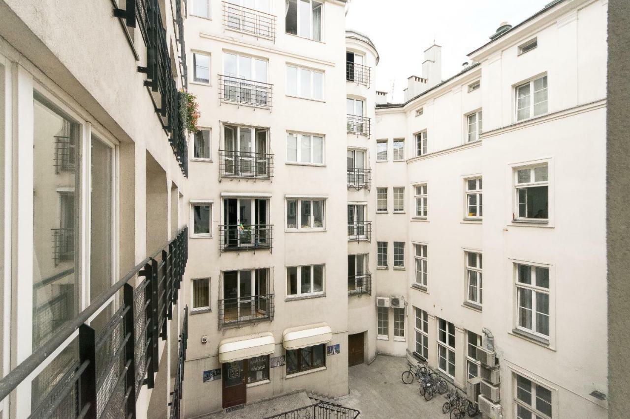Spacious Apartment In Old Town P4You Pl Красков Екстериор снимка