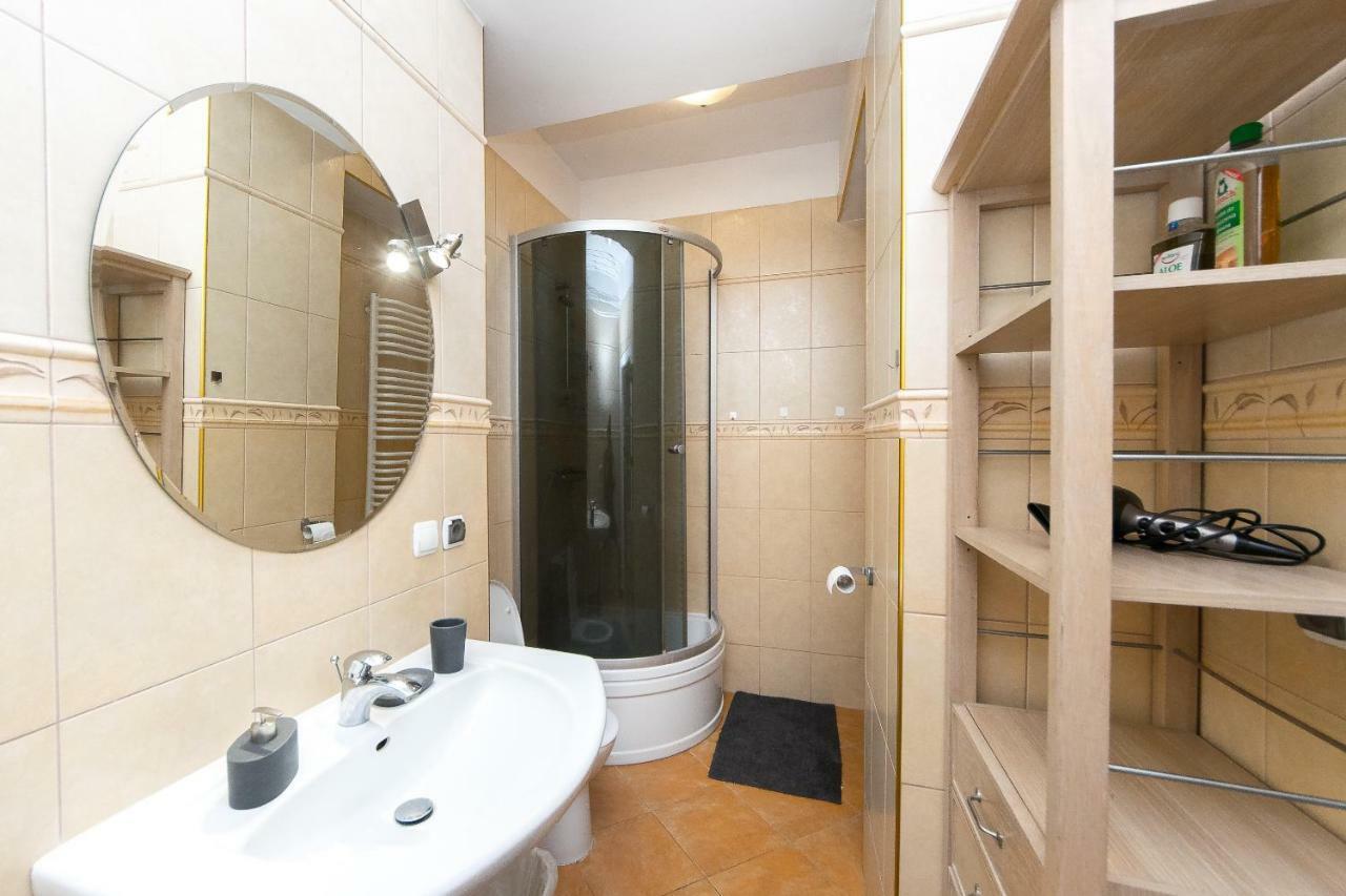 Spacious Apartment In Old Town P4You Pl Красков Екстериор снимка