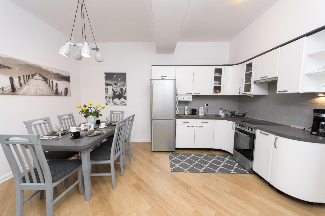 Spacious Apartment In Old Town P4You Pl Красков Екстериор снимка